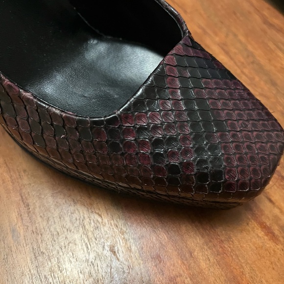 Gucci Platform Heels SIZE 11 burgundy wine color with black snake skin - Picture 4 of 7